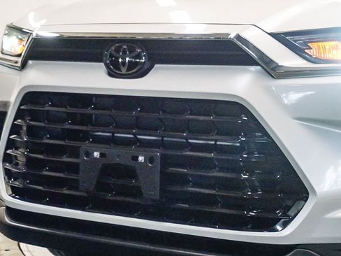 Used 2024 Toyota Grand Highlander XLE image 8