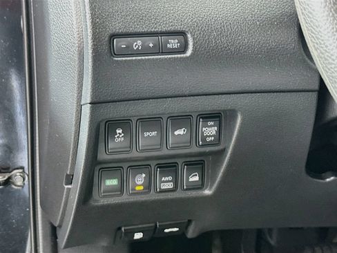Used 2016 Nissan Rogue SV w/ SV Premium Package AWD/4WD image 11