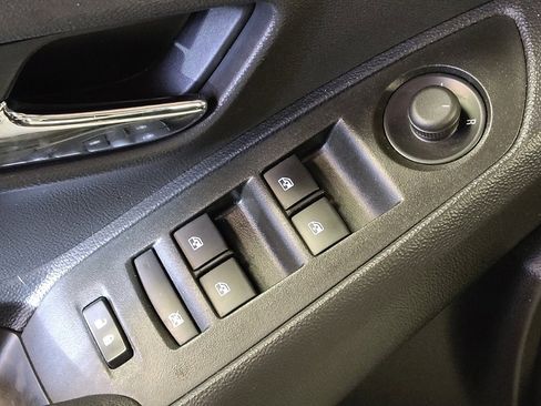 Used 2020 Chevrolet Trax LT w/ Sun & Sound Package AWD/4WD image 27