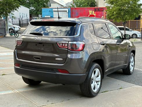 Used 2018 Jeep Compass Latitude w/ Popular Equipment Group FWD image 8