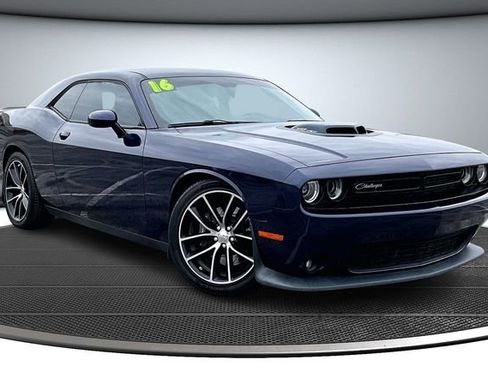 Used 2016 Dodge Challenger R/T Scat Pack RWD image 3