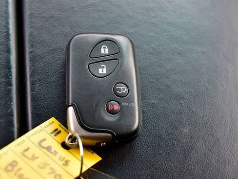 Used 2011 Lexus LX 570 4WD image 35