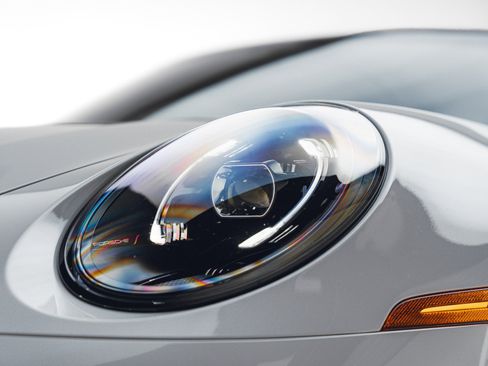 Used 2025 Porsche 911 Carrera RWD image 27