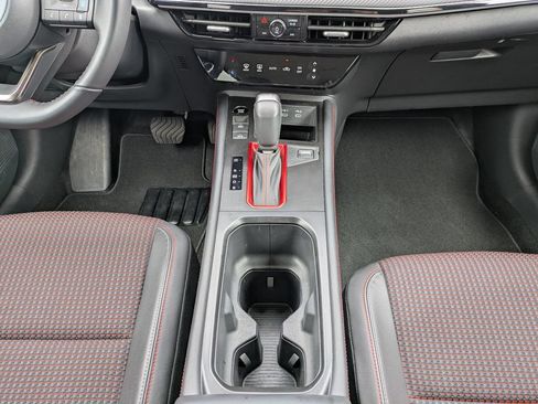 Used 2025 Nissan Kicks SR AWD/4WD image 20