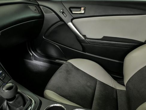 Used 2015 Hyundai Genesis 3.8 image 32