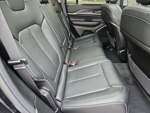 Used 2022 Jeep Grand Cherokee Limited AWD/4WD image 17