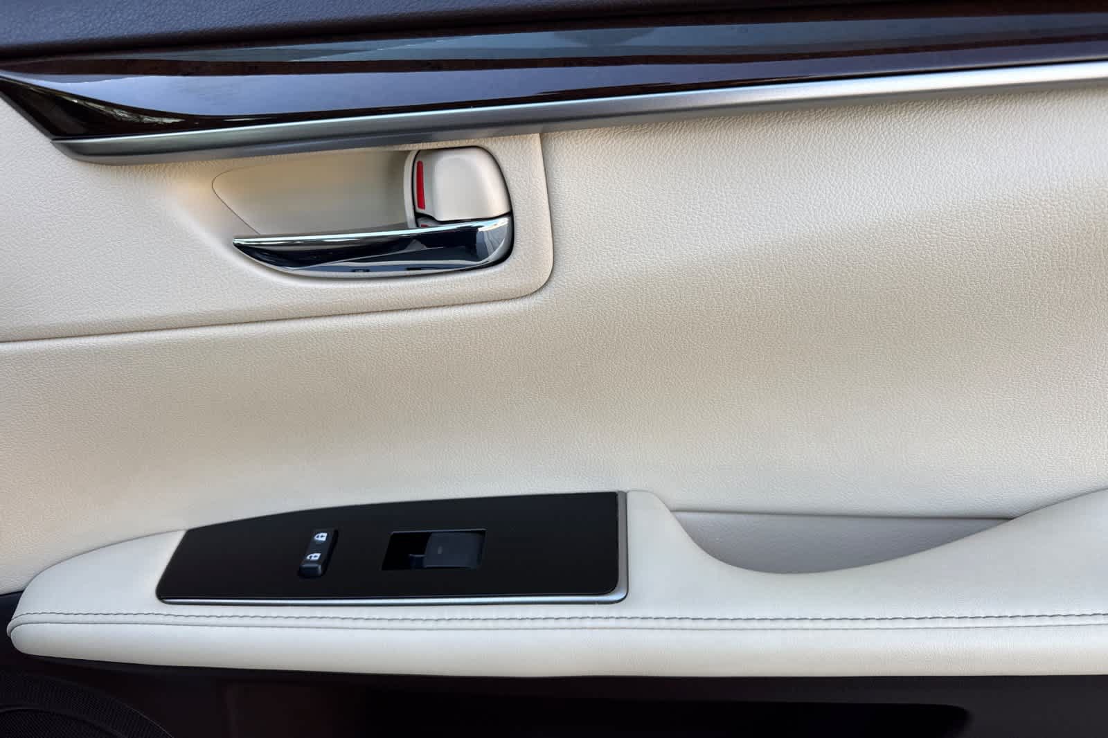 Used 2016 Lexus ES 350 w/ Luxury Package w/Wood Trim FWD image 11