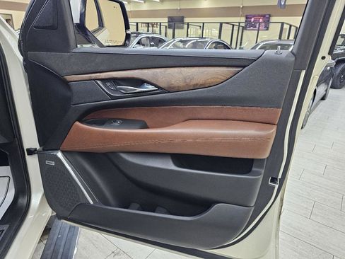 Used 2015 Cadillac Escalade Premium AWD/4WD image 42