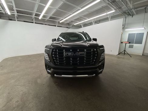 Used 2025 GMC Yukon Denali Ultimate w/ LPO, Floor Liner Package image 9