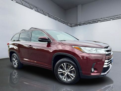 Used 2017 Toyota Highlander Plus AWD/4WD image 26