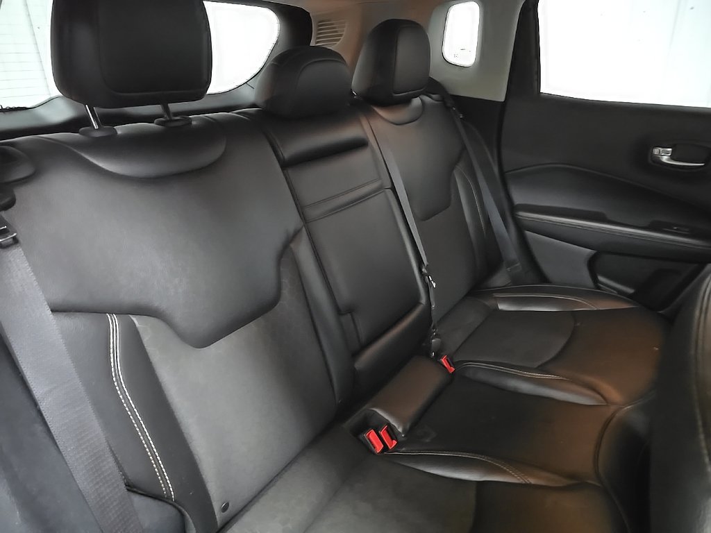 Used 2019 Jeep Compass Latitude AWD/4WD image 16