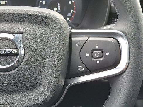 Used 2022 Volvo XC40 T5 R-Design w/ Advanced Package image 23