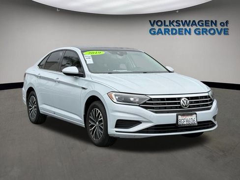 Used 2019 Volkswagen Jetta SEL FWD image 2