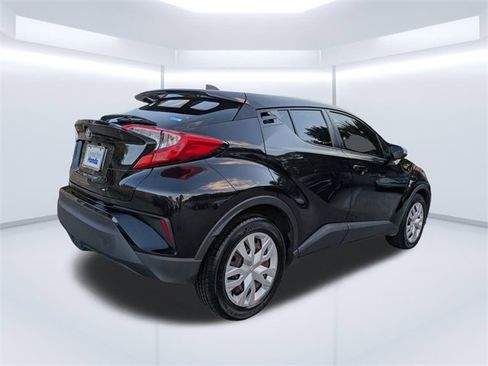 Used 2021 Toyota C-HR LE image 4