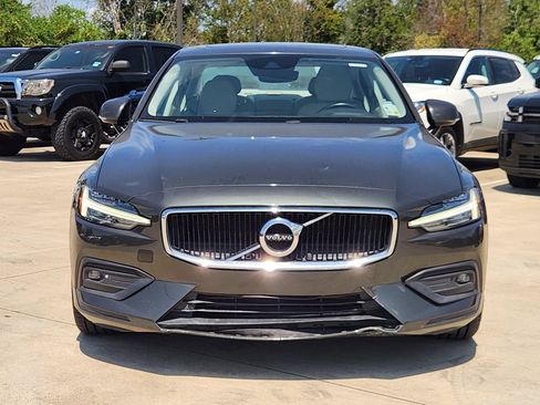 Used 2021 Volvo S60 T5 Momentum w/ Premium Package FWD image 2