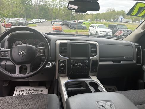 Used 2016 Jeep Wrangler Unlimited Sport w/ Connectivity Group AWD/4WD image 28