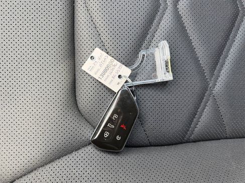 Used 2024 Volkswagen Atlas SE image 31