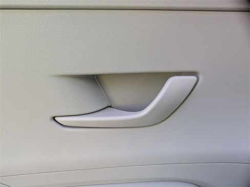 Certified 2024 Hyundai Kona SE image 11