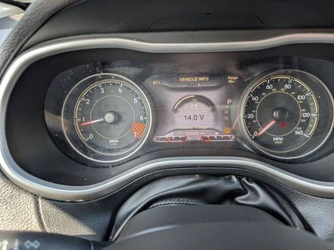 Used 2014 Jeep Cherokee Limited w/ Luxury Group FWD image 27