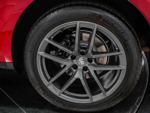 Used 2024 Porsche Macan image 10