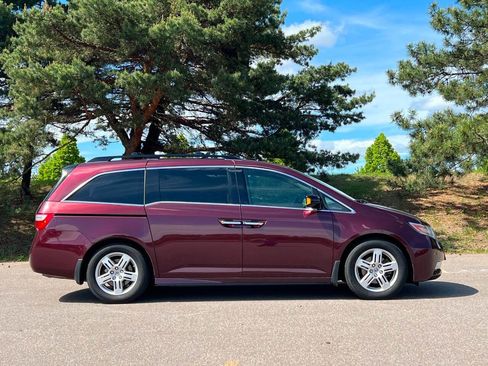 Used 2013 Honda Odyssey Touring image 2