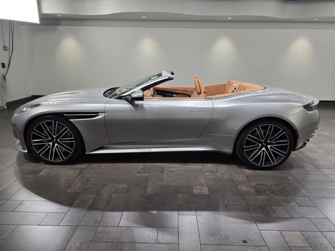 Used 2025 Aston Martin DB12 Convertible image 20