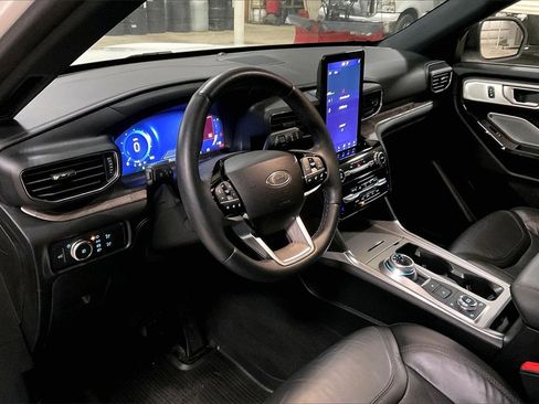 Certified 2022 Ford Explorer Platinum w/ Equipment Group 601A image 13