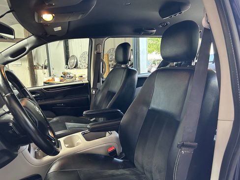 Used 2017 Dodge Grand Caravan SXT FWD image 15