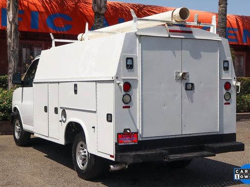 Used 2018 Chevrolet Express 3500 RWD image 6