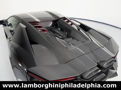 Used 2025 Lamborghini Revuelto Base image 56