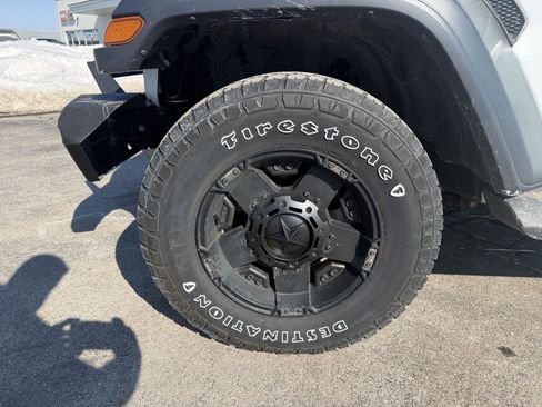 Used 2019 Jeep Wrangler Unlimited Sport image 32