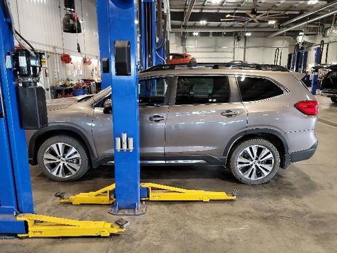 Used 2021 Subaru Ascent Limited w/ Technology Package AWD/4WD image 4