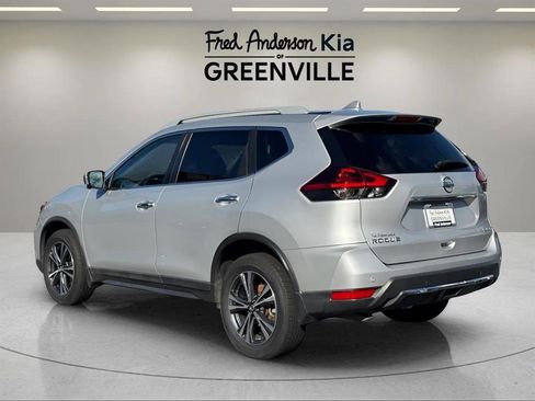 Used 2019 Nissan Rogue SV w/ Premium Package image 3