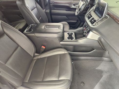 Certified 2024 Chevrolet Suburban LT RWD image 14