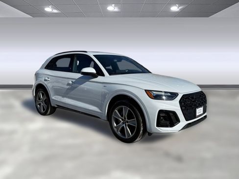Certified 2025 Audi Q5 2.0T Premium w/ Convenience Plus Package image 6