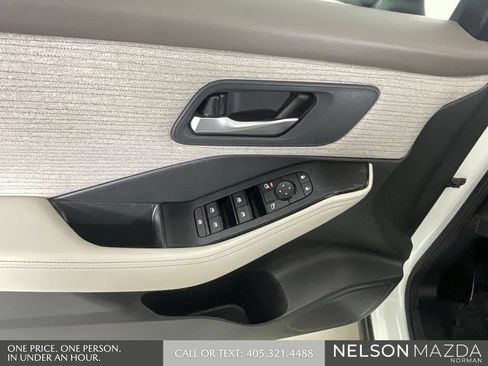 Used 2022 Nissan Rogue SV FWD image 17