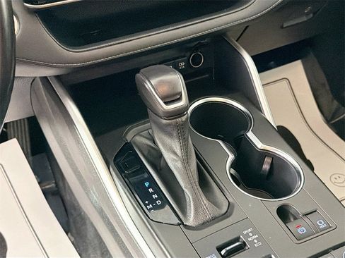 Used 2021 Toyota Highlander XLE image 15