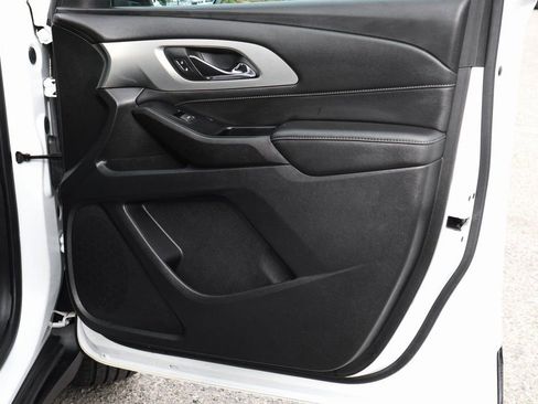 Used 2023 Chevrolet Traverse LT image 39