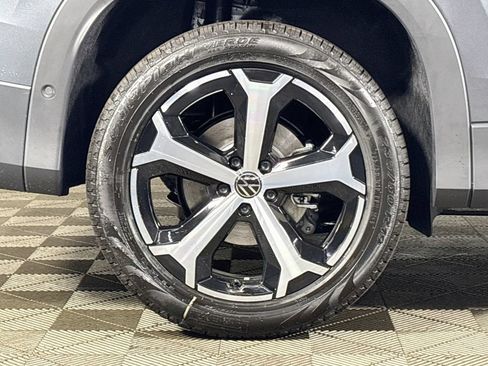 Certified 2025 Volkswagen Tiguan SE AWD/4WD image 24