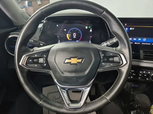 Used 2024 Chevrolet Trax LT w/ Driver Confidence Package FWD image 8