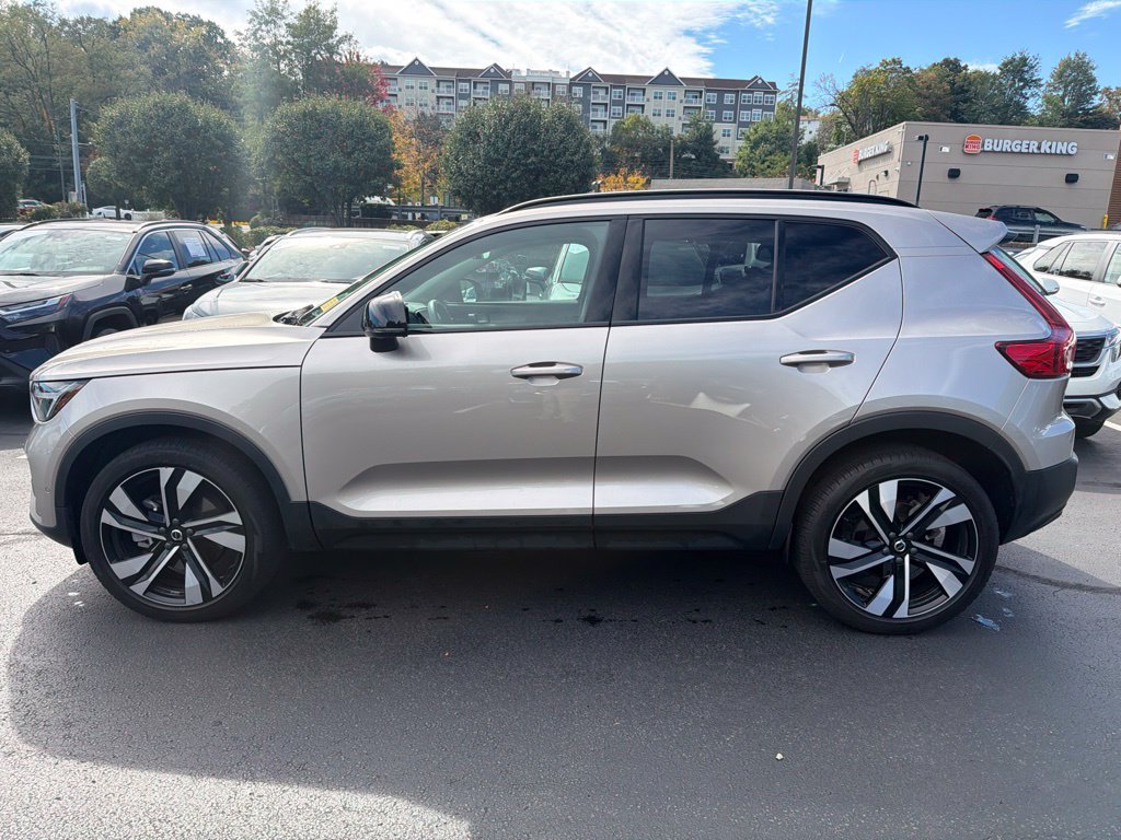 Certified 2024 Volvo XC40 B5 Plus w/ Protection Package Premier AWD/4WD image 3