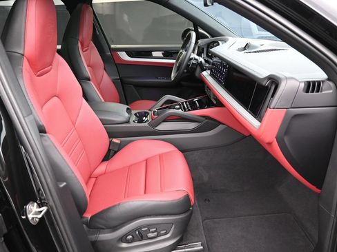 Certified 2025 Porsche Cayenne S AWD/4WD image 25