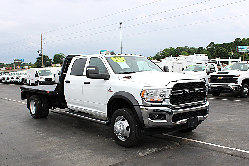 Used 2024 RAM 5500 Tradesman w/ Chrome Appearance Group AWD/4WD image 3