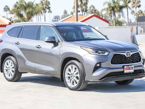 Certified 2022 Toyota Highlander Limited image 5