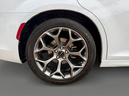Used 2018 Chrysler 300 S w/ 300S Premium Group image 28