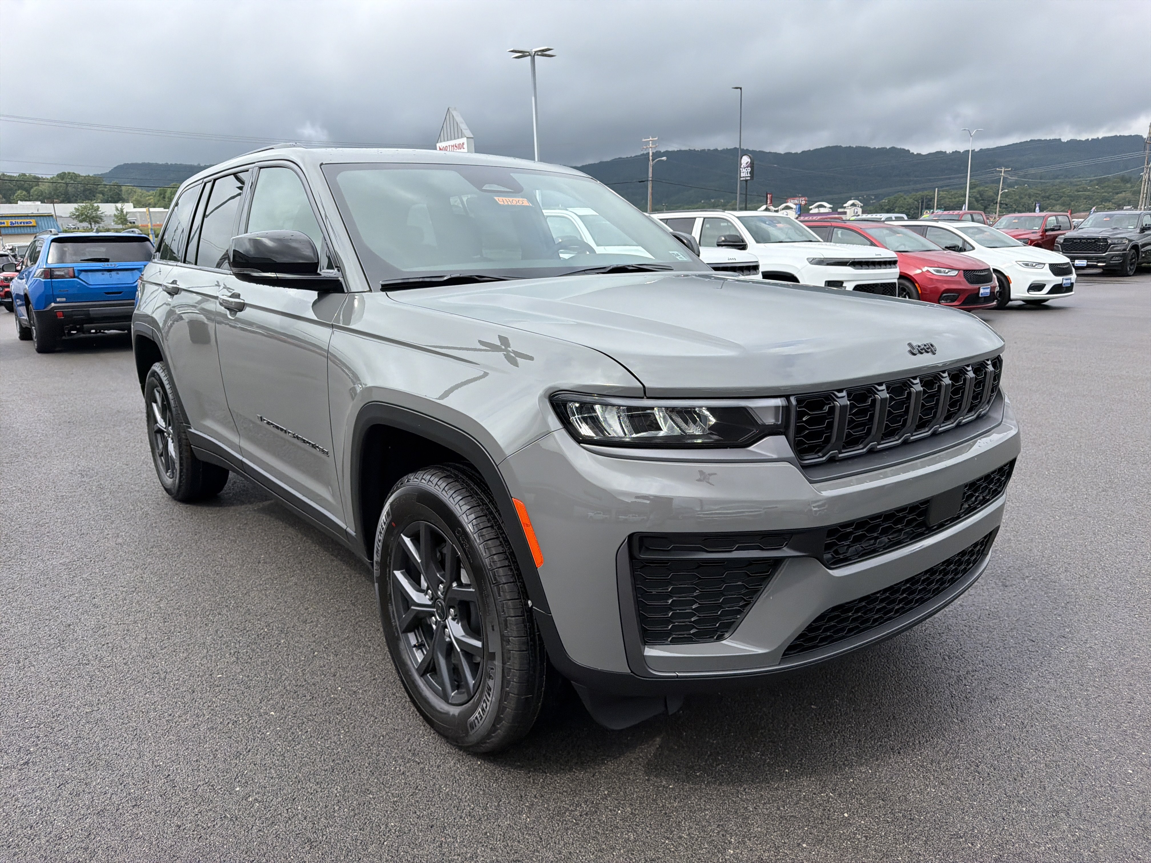 New 2027 Jeep Grand Cherokee 4WD image 3