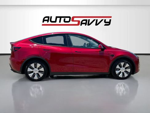 Used 2024 Tesla Model Y Long Range RWD image 8