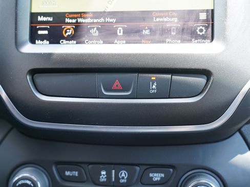Used 2022 Jeep Cherokee Trailhawk w/ Sound & Nav Group AWD/4WD image 28