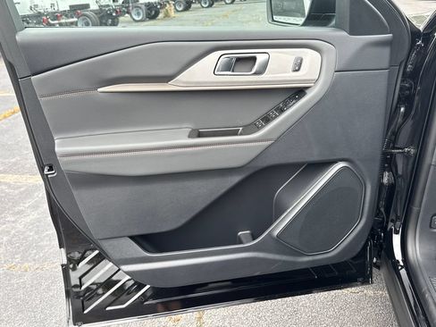 New 2026 Ford Explorer Active RWD image 24