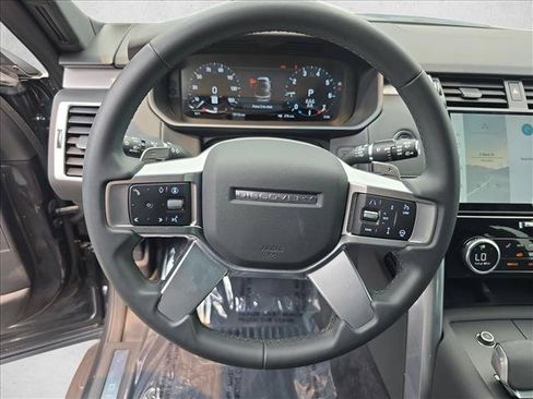 Used 2025 Land Rover Discovery Dynamic SE AWD/4WD image 18